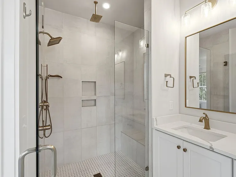 2428 Runnymede Ln — Photo 41