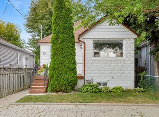 851 4th St, Mississauga, ON L5E1J7