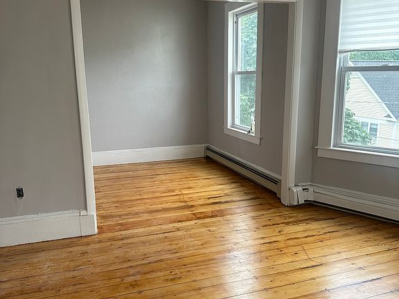 5th image of 19-21 Dewey St #3