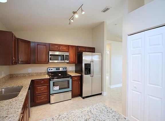 3rd image of 9041 Cypress Dr N