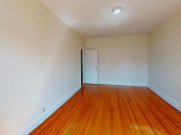 4th image of 19 Mount Hood Rd APT 5