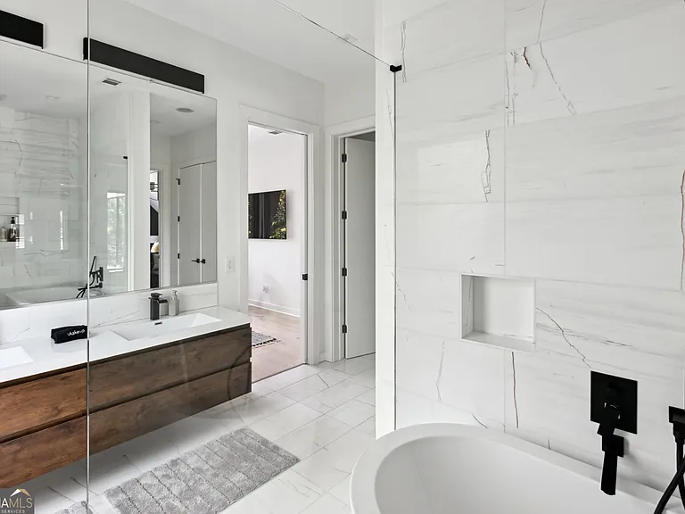 818 Verner St NW — Photo 35