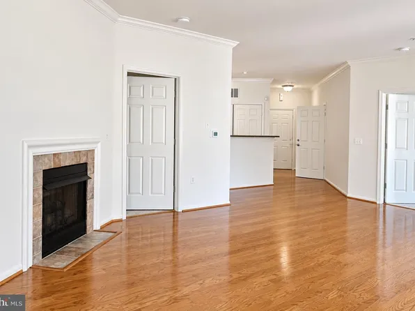 3021 Nicosh Cir Unit 1110, Falls Church, VA 22042