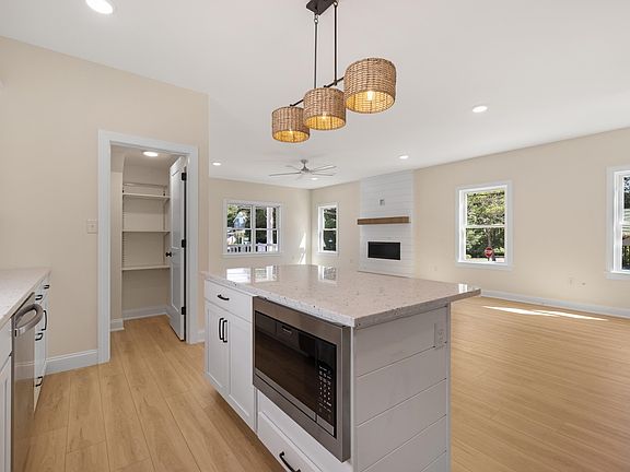 3rd image of 3903 Bay Dr