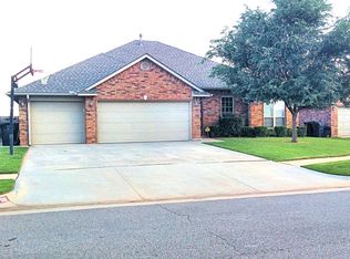 2608 SE 97th St, Moore, OK 73160