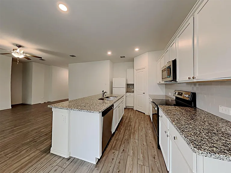 629 Fitzroy Ln — Photo 11