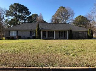 11 Booth Est, Northport, AL 35473