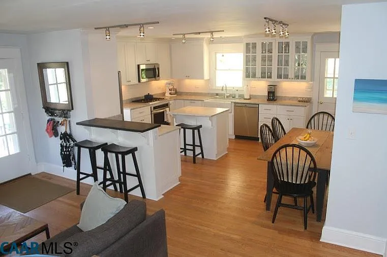 920 Saint Charles Ave photo 1