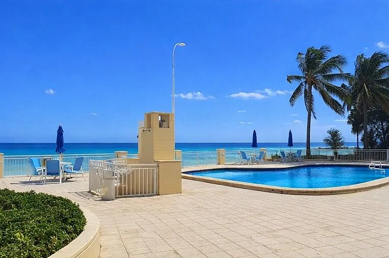 2 bed, 2.0 bath, 1395 sqft, $5,000 — Photo 3