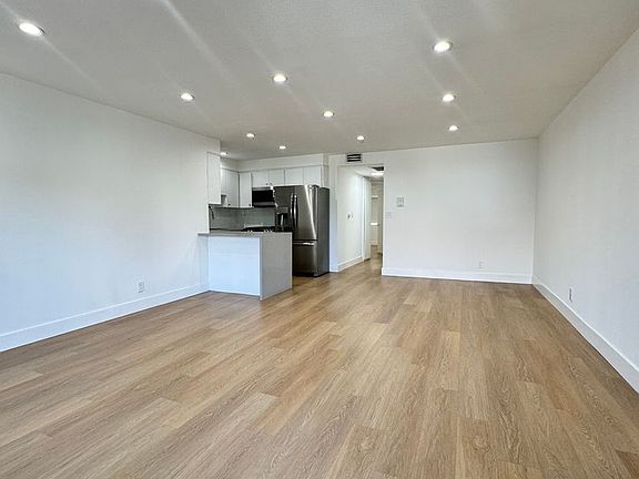 3rd image of 3939 Moore St APT 102