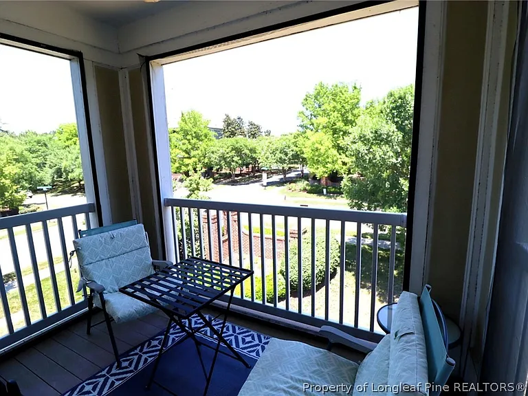 933 Portstewart Dr — Photo 29