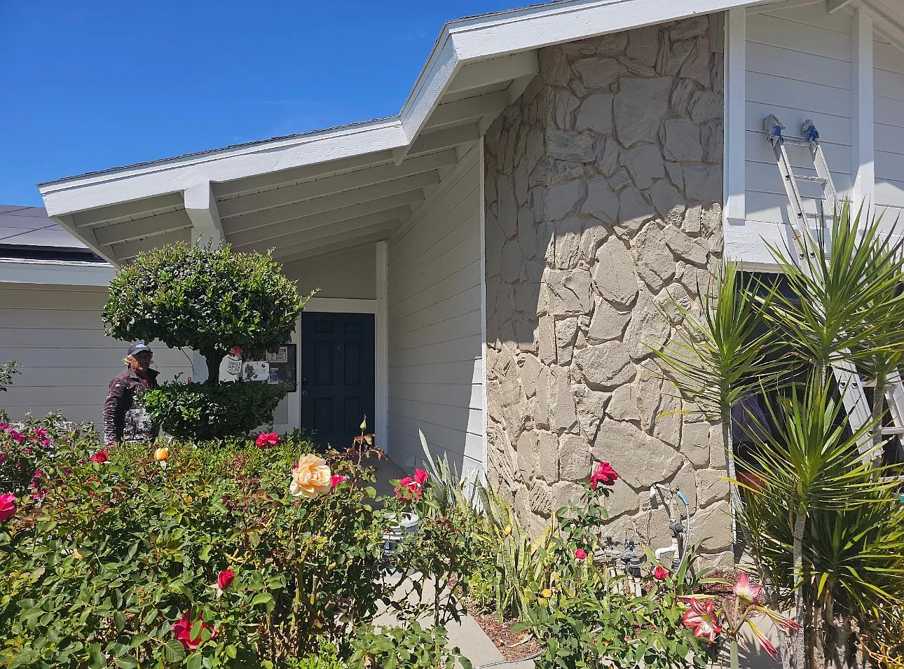 W Crestview St, Corona — Photo 3