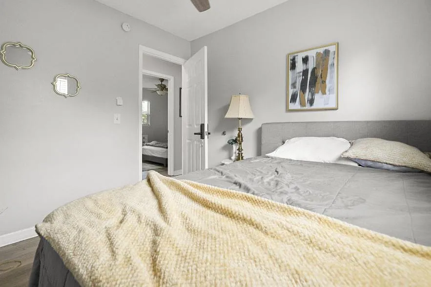 4 bed, 2.0 bath, 1200 sqft, $1,001 — Photo 2