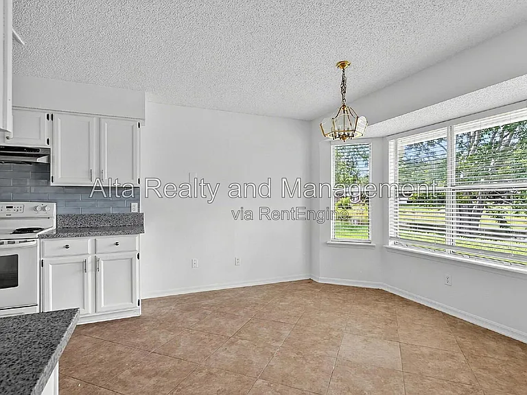 8426 Country Bend Cir W — Photo 12