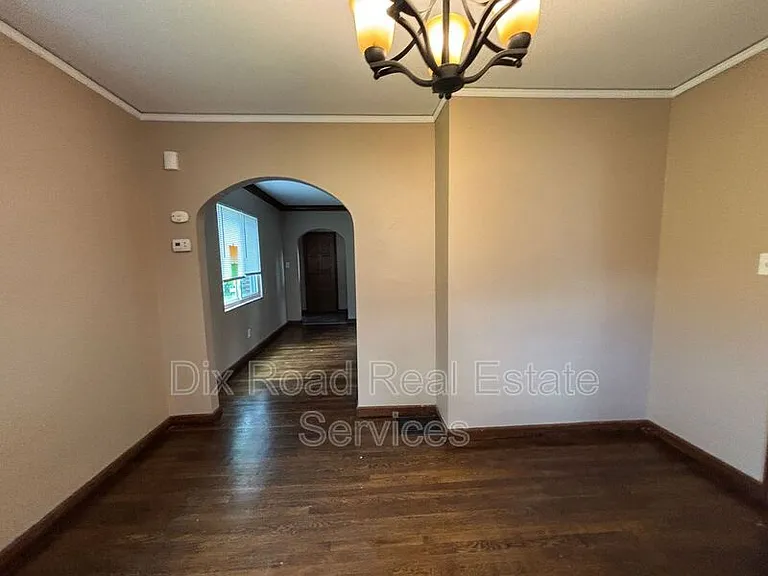 1927 Burroughs Dr — Photo 12