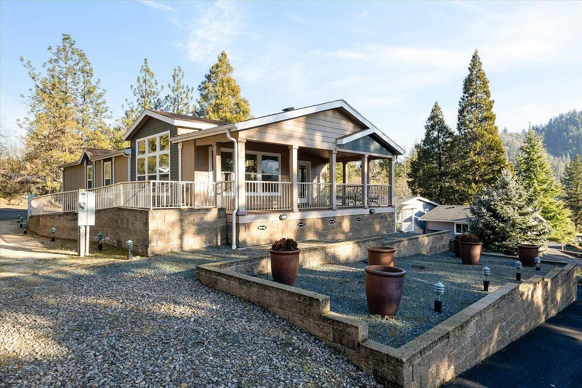 5648 Foothill Blvd Space 40 photo 1