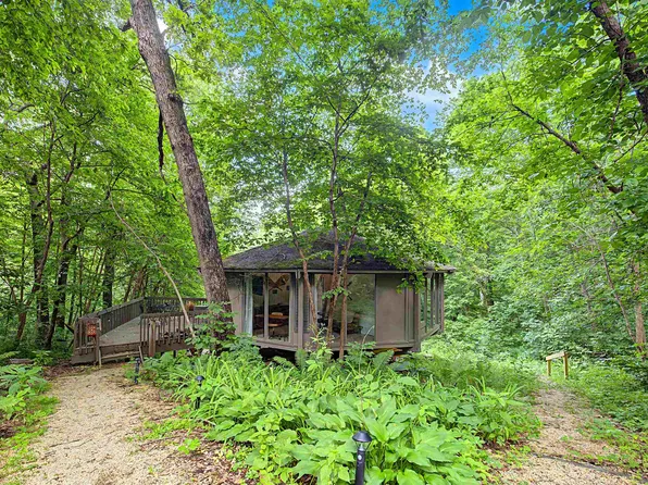 3 Lost Ridge Ln, Galena, IL 61036