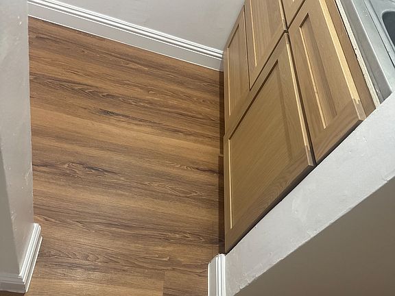 3rd image of 1364 1/2 Kelton Ave #2