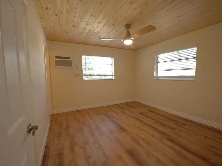 220 Lucerne Ave #4 — Photo 12