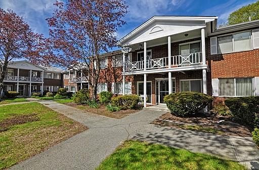 1st image of 47 Bayberry Dr APT 1