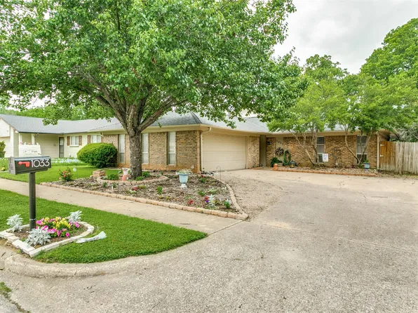 1033 Kings Manor Dr, Lake Dallas, TX 75065