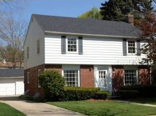 2426 N 93rd St, Wauwatosa, WI 53226