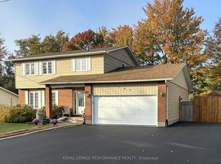 107 Dunlop Cres, Russell, ON K4R 1B3