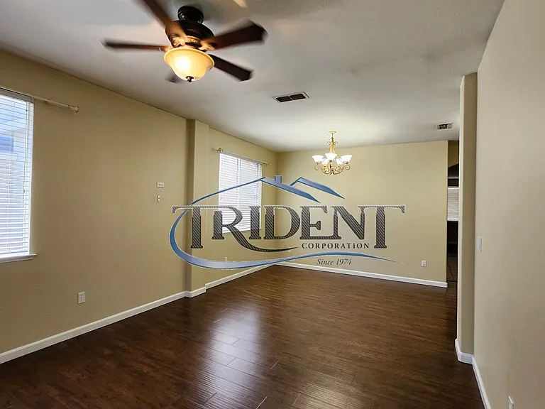 1715 Shoreline Dr — Photo 5
