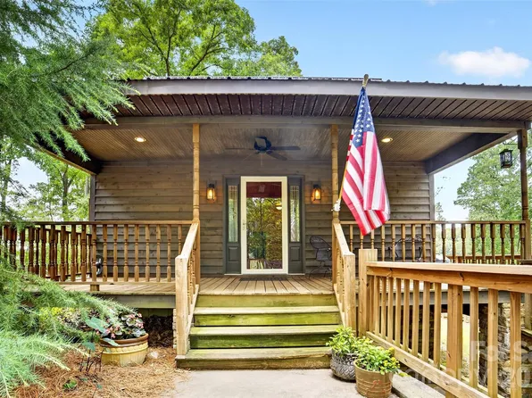 108 Beach Dr, New London, NC 28127
