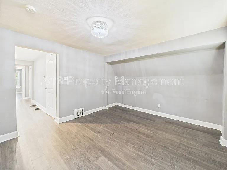 701 W Kansas St #B — Photo 2