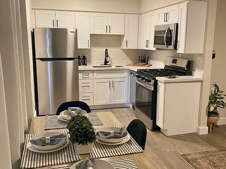 150 E Hardy Rd — Photo 1