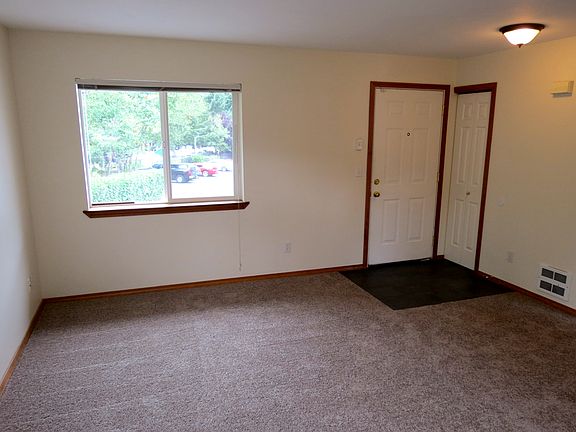 4th image of 15101 Admiralty Way APT 201