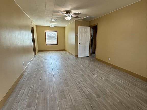 3rd image of 706 Alice St