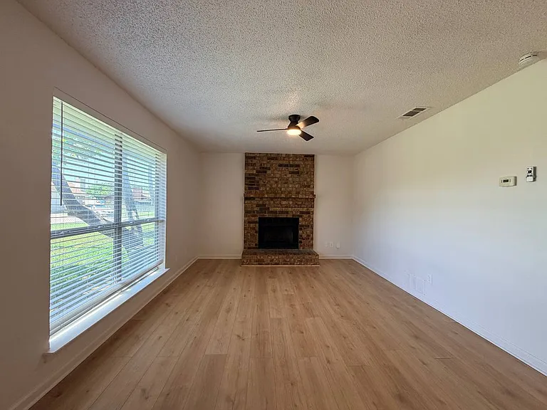 3807 William St — Photo 10