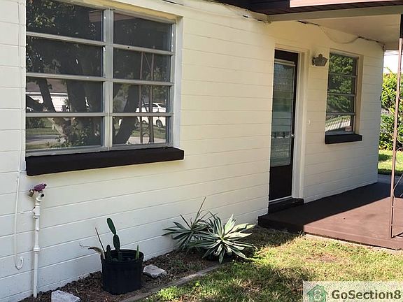 3rd image of 820 Narcissus Ave #2