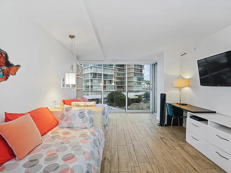 1810 Avenida Del Mundo #209 — Photo 22