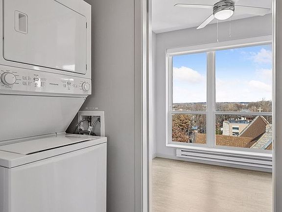 5th image of 401 University Ave SE #402