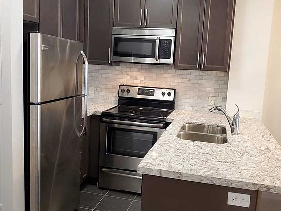 4th image of 216 Oak Park Blvd S #312