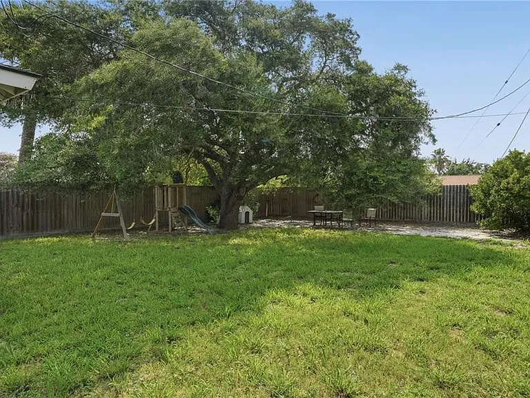 651 W Wilson Ave — Photo 32