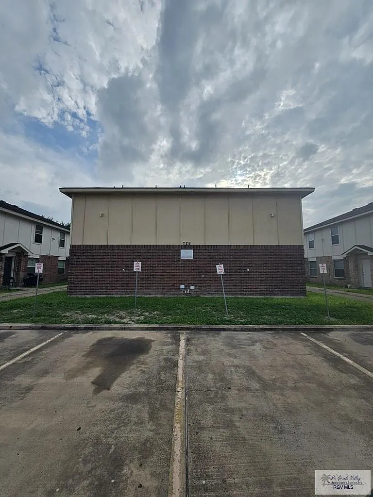 2 bed, 1.5 bath, 1064 sqft, $896 — Photo 3
