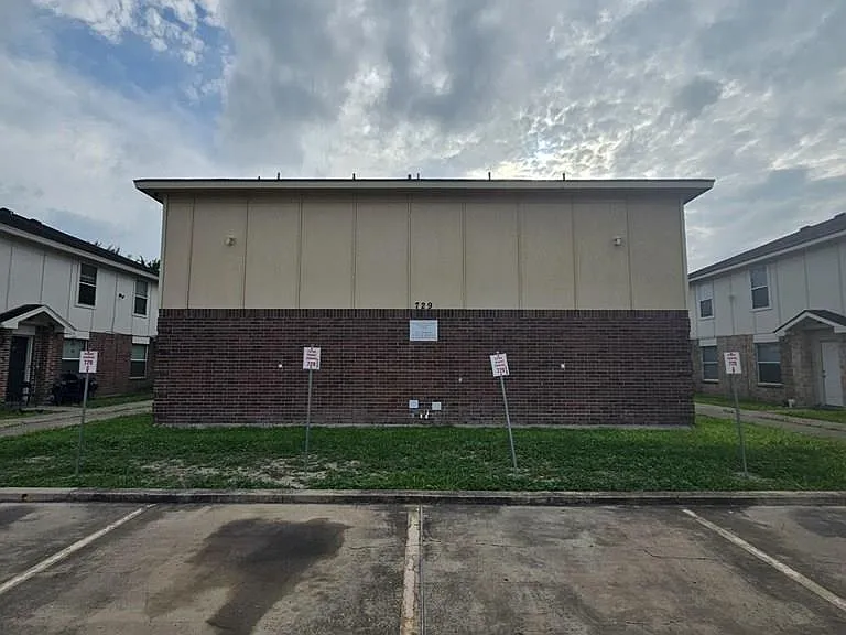 729 Sonesta Dr #B — Photo 3