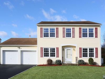 61 Heather Ln, Paramus, NJ, 07652