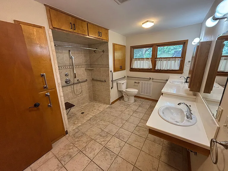 1054 N Eva Ave — Photo 11