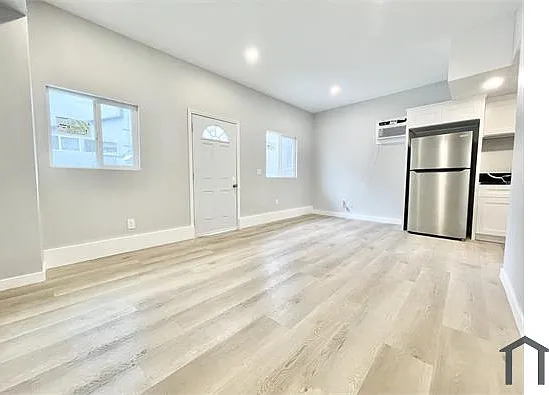 193 W 41st Pl — Photo 9