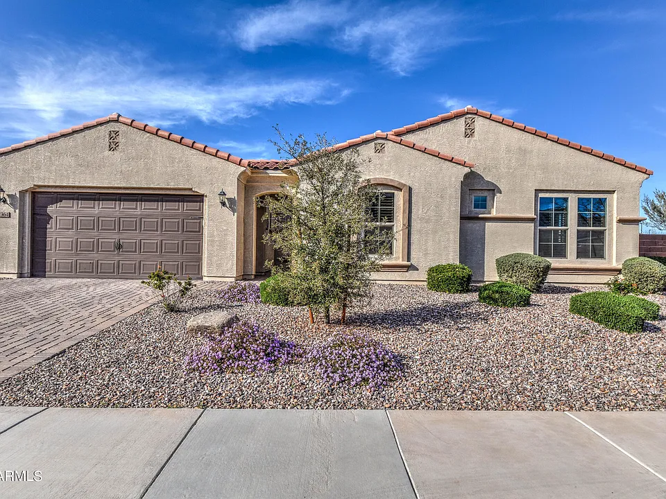2364 E Susan Dr