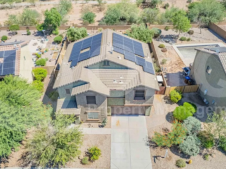 2561 N Hawthorn Dr — Photo 10