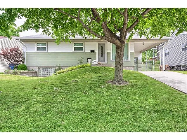 3749 Louis St photo 1