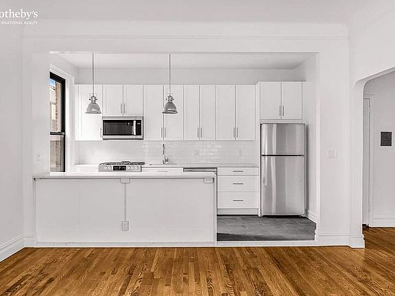 3rd image of 101 W 80th St APT 6F