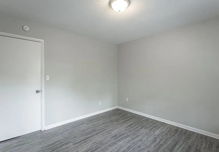 2414 Lyndon Ave — Photo 14