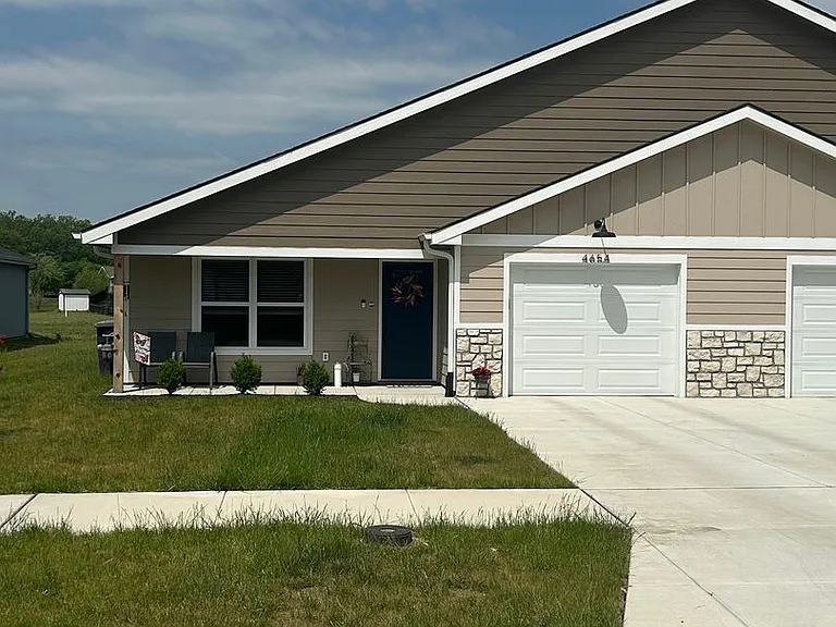 4654 Pierce Dr — Photo 13